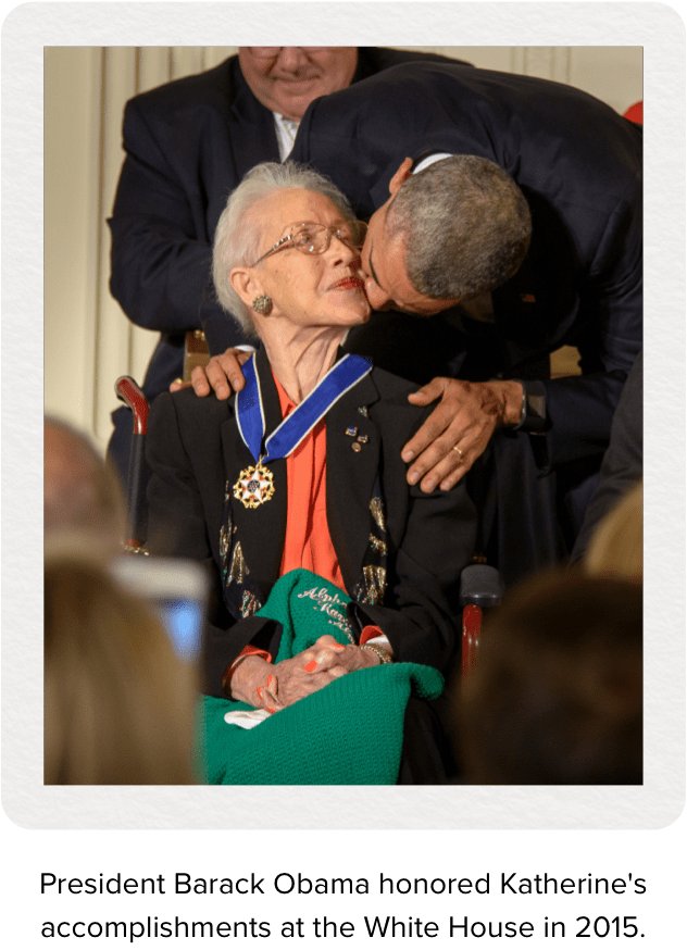 Old Katherine Johnson with President Barack Obama honoring her with Medal of Freedom
